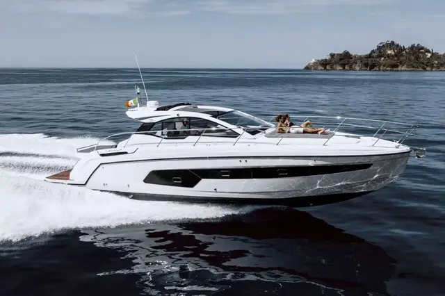 Azimut 45 — Yacht Hire Saint-Tropez, Saint-Tropez
