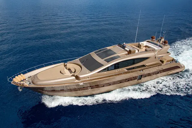 Cerri 102’ Flying Sport — Yacht Hire Saint-Tropez, Saint-Tropez