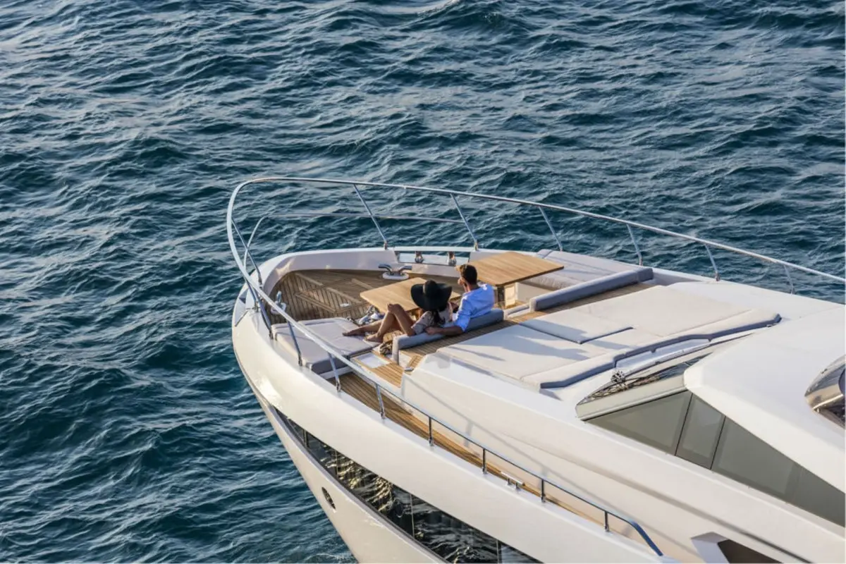 Ferretti 920, aft deck — Yacht Hire Saint-Tropez, Saint-Tropez. A 28-metre flybridge built for Gulf evenings