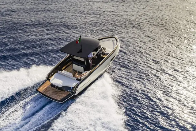 Invictus 280 GT — Yacht Hire Saint-Tropez, Saint-Tropez