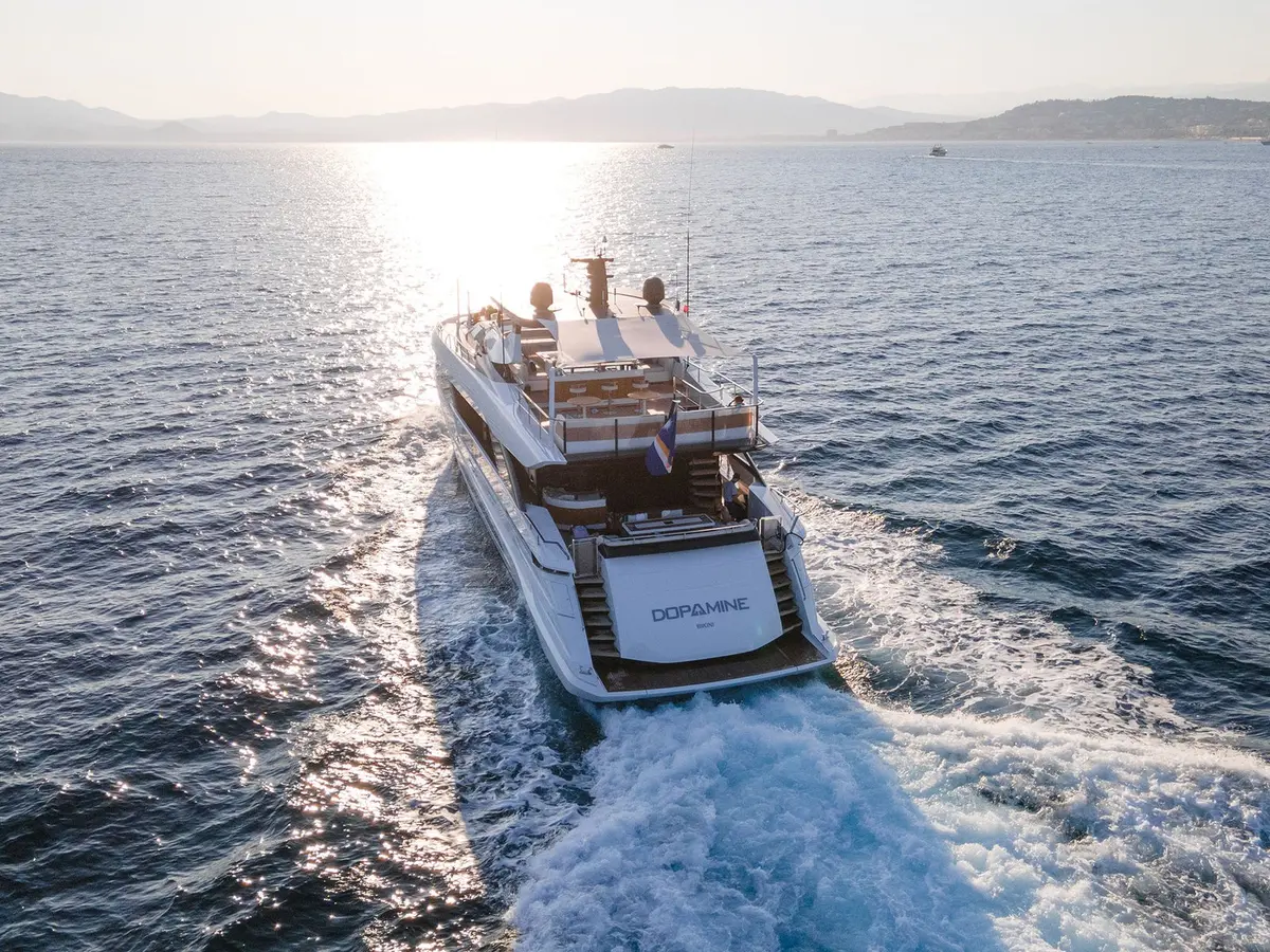 Mangusta 33, master cabin — Yacht Hire Saint-Tropez, Saint-Tropez. Fast Italian hull built for Gulf evenings