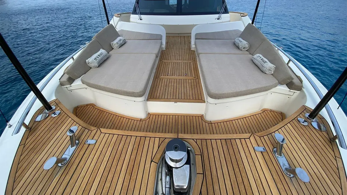 MCY66, salon — Yacht Hire Saint-Tropez, Saint-Tropez. Three-cabin motor yacht built for Gulf sunset runs
