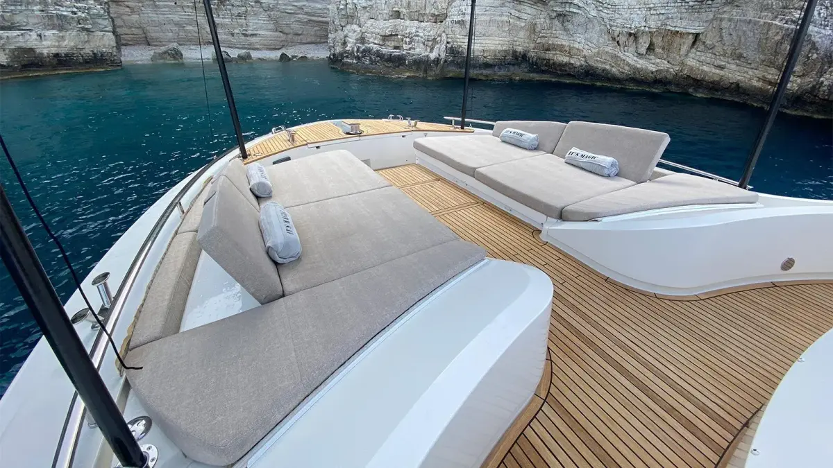 MCY66, master cabin — Yacht Hire Saint-Tropez, Saint-Tropez. Three-cabin motor yacht built for Gulf sunset runs