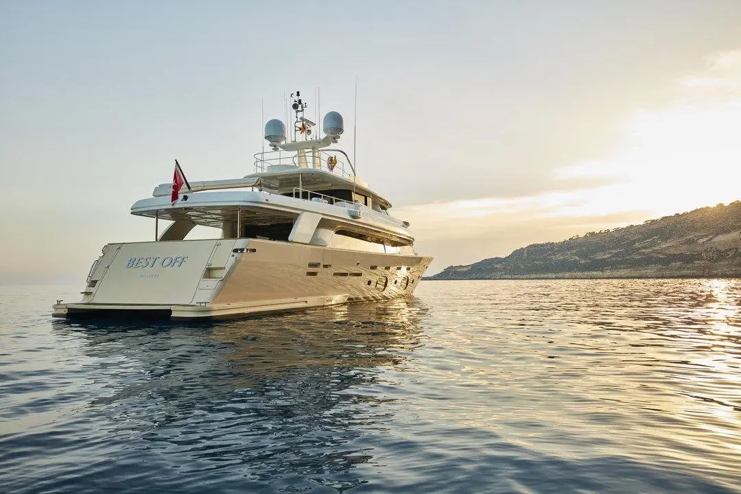 Navetta 33, pont principal — Yacht Hire Saint-Tropez, Saint-Tropez. Croisière tranquille de Pampelonne à Cap Taillat