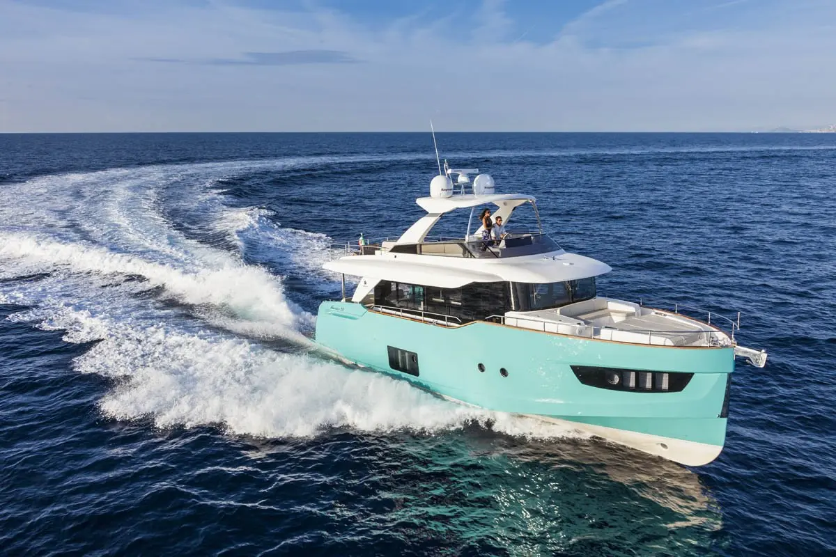 Navetta 58, main deck — Yacht Hire Saint-Tropez, Saint-Tropez. A steady 17-metre hull for calm Gulf mornings