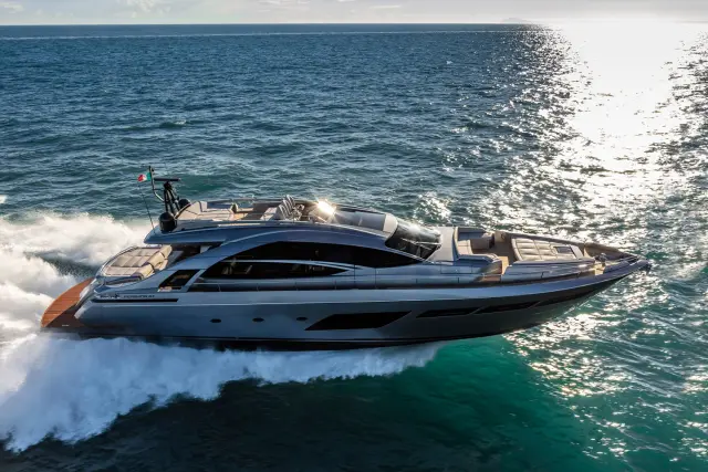 Pershing 8X — Yacht Hire Saint-Tropez, Saint-Tropez