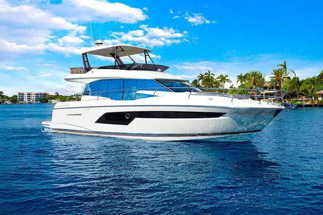 Prestige 520 Fly — Yacht Hire Saint-Tropez, Saint-Tropez