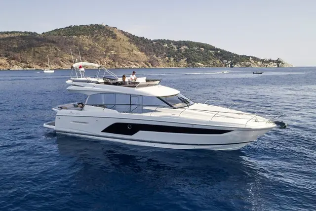 Prestige 590 Fly — Yacht Hire Saint-Tropez, Saint-Tropez