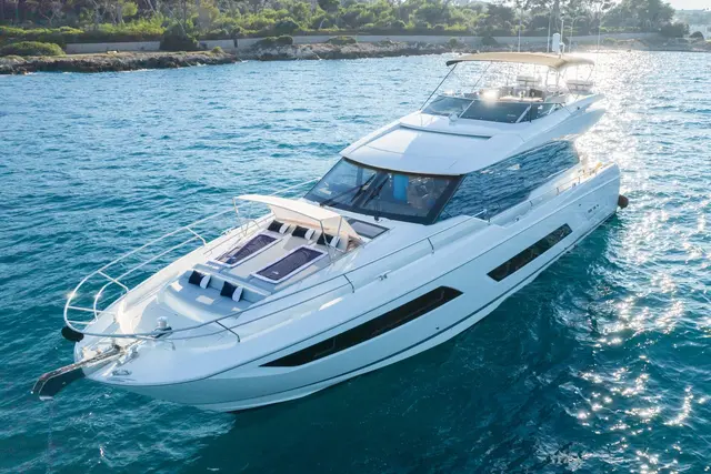 Prestige 680s — Yacht Hire Saint-Tropez, Saint-Tropez