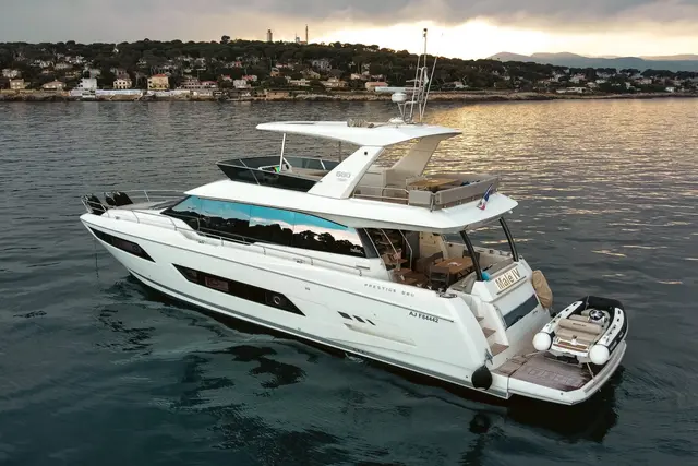 Prestige 680 — Yacht Hire Saint-Tropez, Saint-Tropez