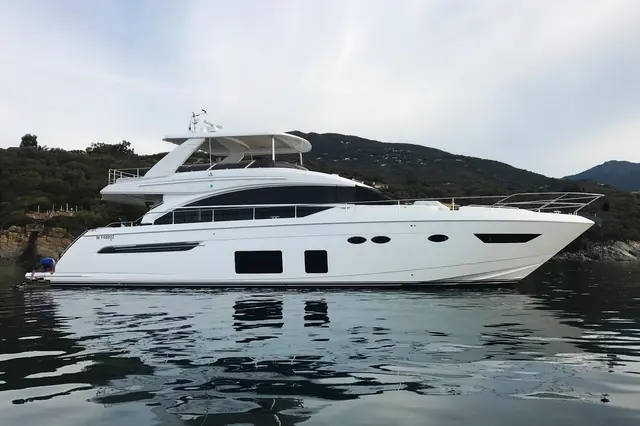 Princess 68 Fly — Yacht Hire Saint-Tropez, Saint-Tropez