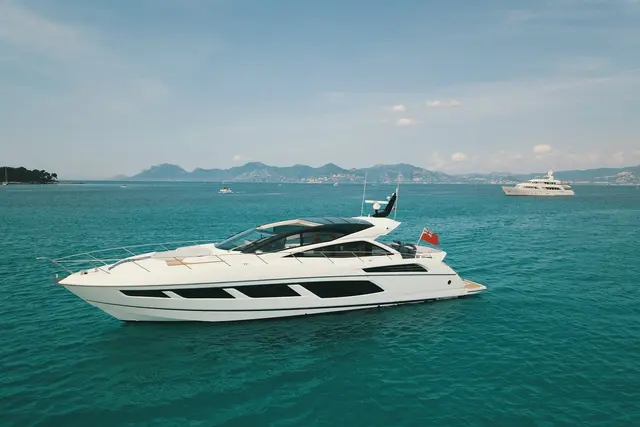 Sunseeker 68 — Yacht Hire Saint-Tropez, Saint-Tropez