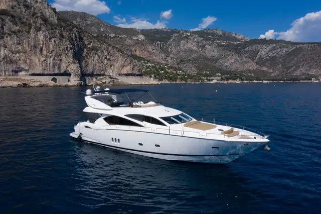 Sunseeker 82 — Yacht Hire Saint-Tropez, Saint-Tropez