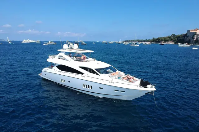 Sunseeker 88 — Yacht Hire Saint-Tropez, Saint-Tropez